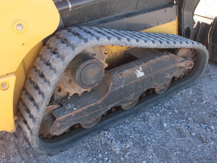 2021-new-holland-c327-image-14