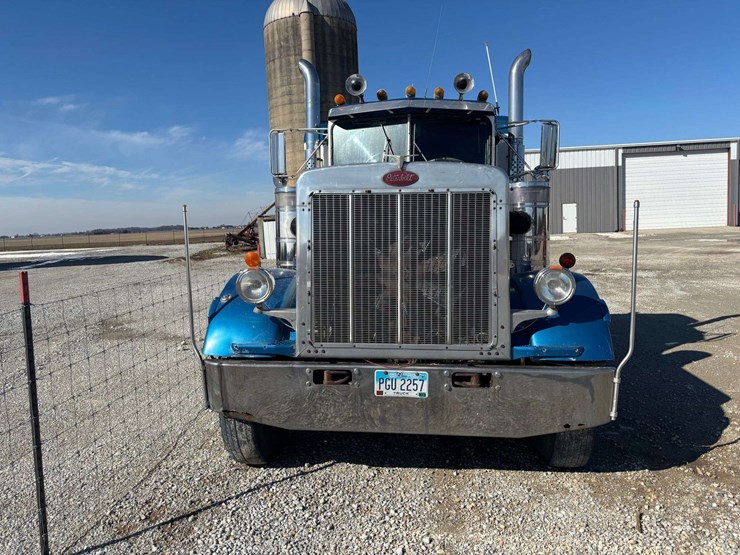 1982-peterbilt-389-image-3