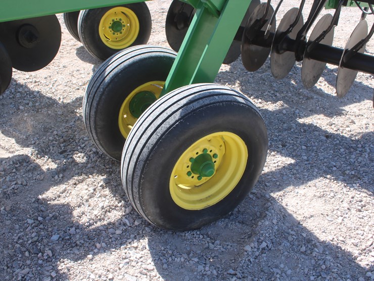 #1034-•-john-deere-t0310-12ft-disc-image-17