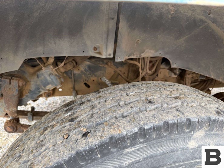 1992-ford-f700-image-12