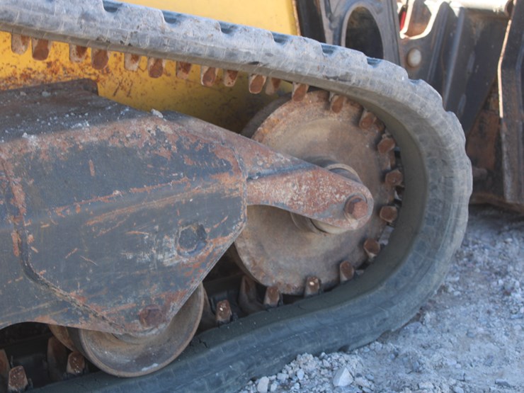 2021-new-holland-c327-image-13