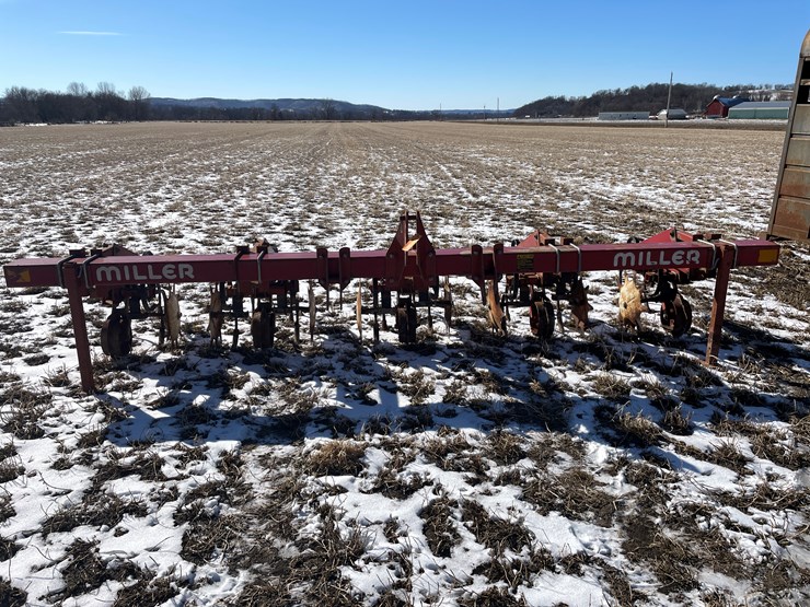 #3263-•-miller-(4)-row-cultivator-image-2