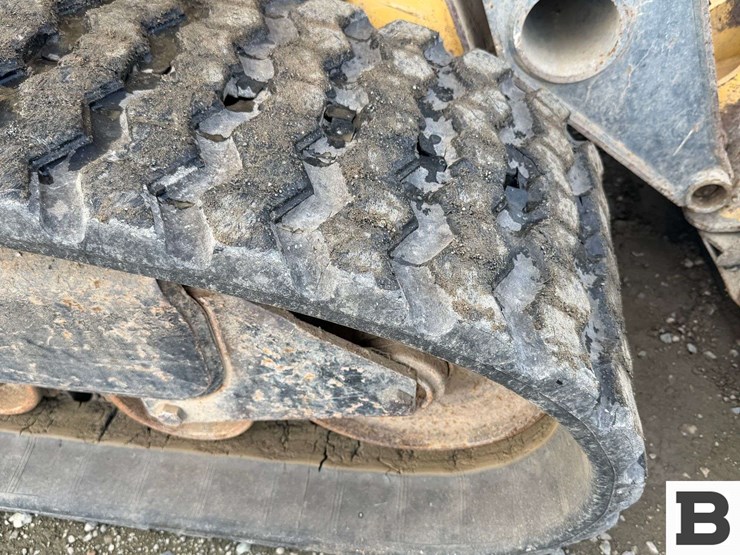 2010-john-deere-329d-image-29