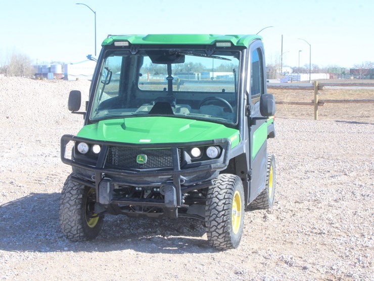 2023-john-deere-gator-image-2