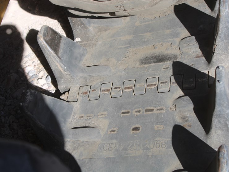 john-deere-325-image-18