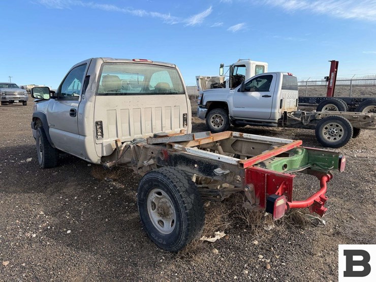 2005-chevrolet-silverado-3500-image-3