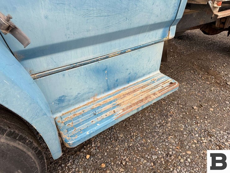 1992-ford-f700-image-13