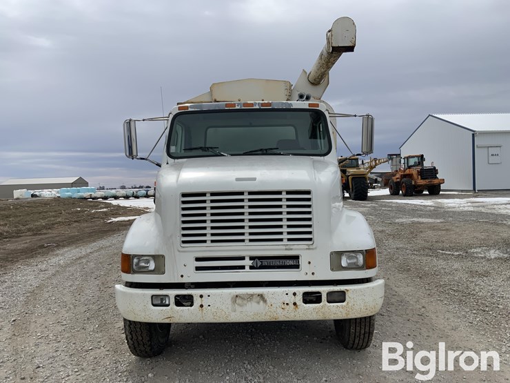 2001-international-8100-image-2