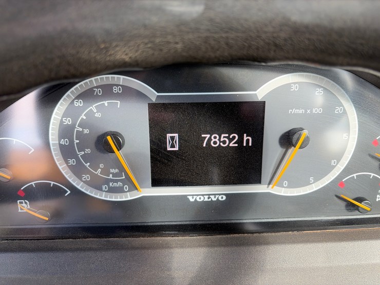 2017-volvo-a25g-image-22