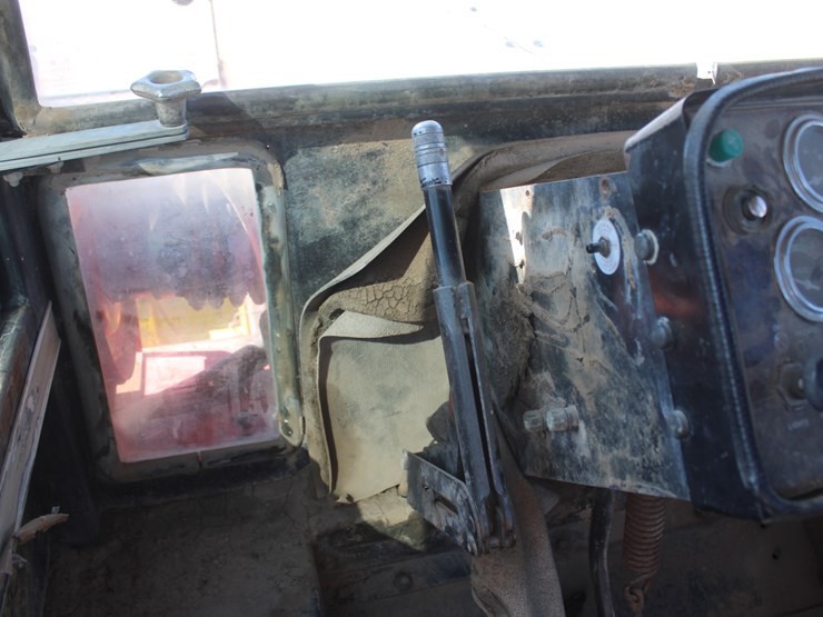 1980-versatile-875-image-91