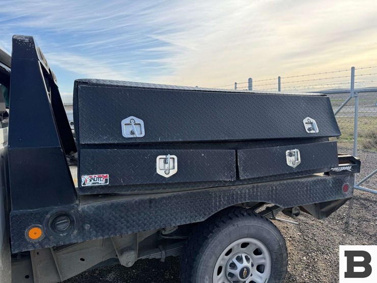 2023-chevrolet-silverado-3500-image-17