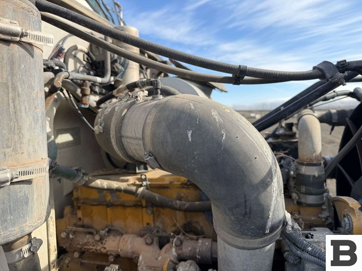 2001-peterbilt-330-image-34