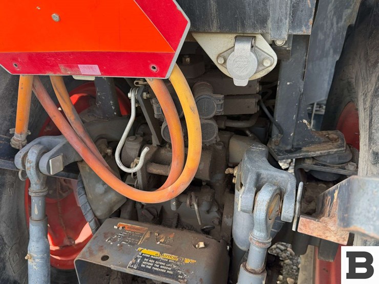 2016-kubota-m8540hd-image-17