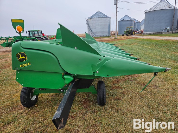 2016-john-deere-608c-image-4