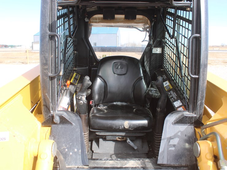 john-deere-325-image-54