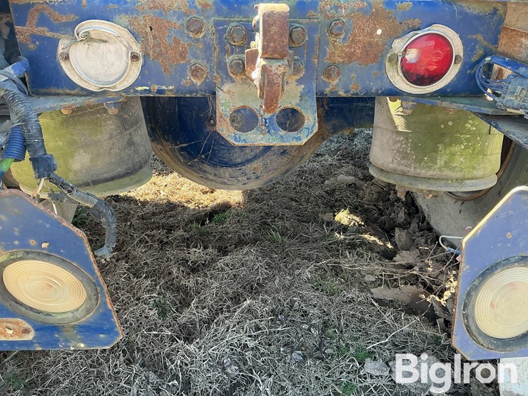 2001-freightliner-fl112-image-10