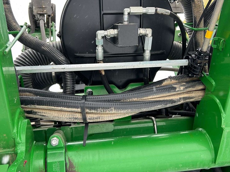 2021-john-deere-1795-image-10