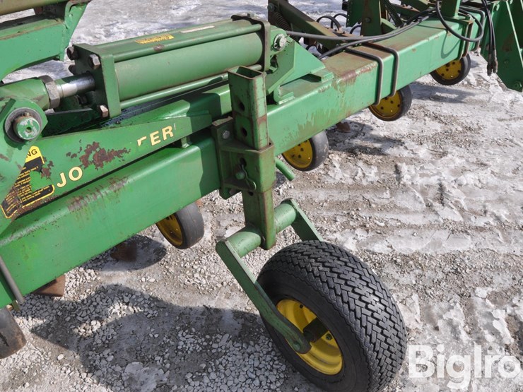 john-deere-845-image-11