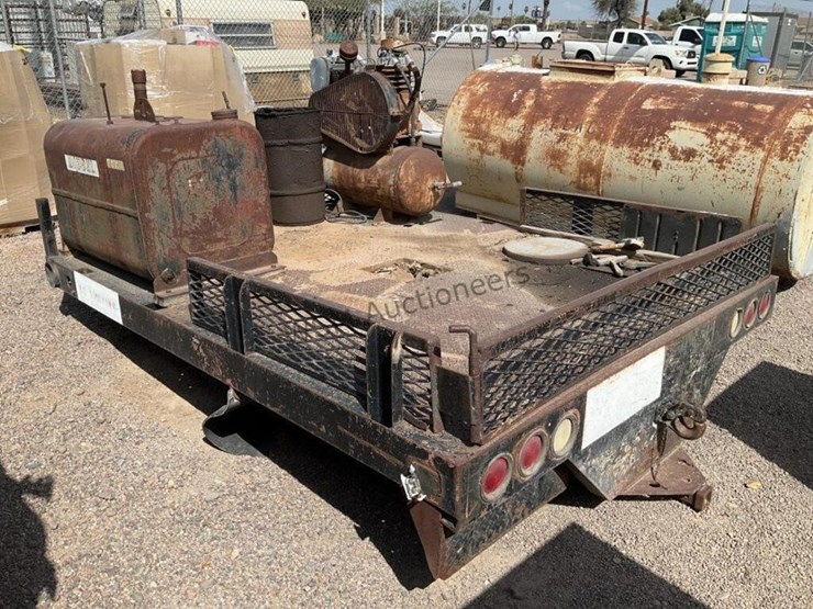 9ft-6in-steel-work-bed-w/-compressor-&-fuel-tank-image-2