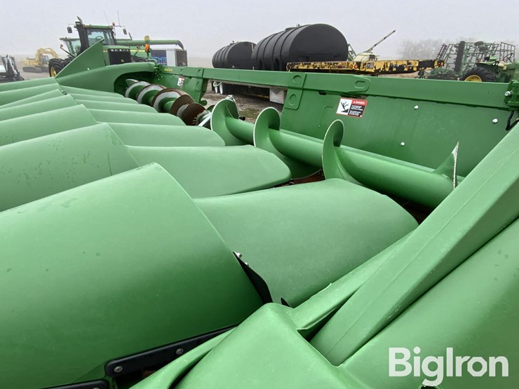 2019-john-deere-708c-image-15