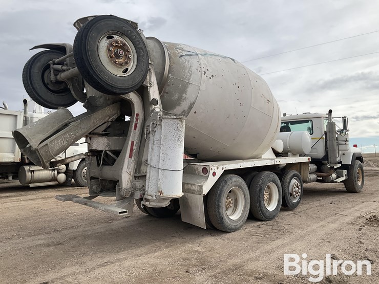 1995-mack-rd690s-image-5