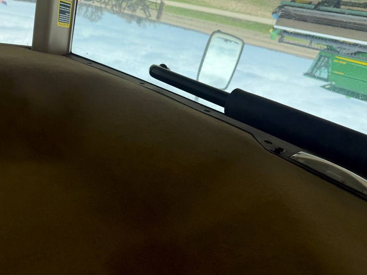 2001-john-deere-8310-image-54