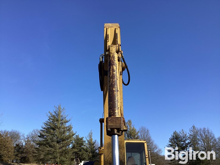 caterpillar-el240-image-11