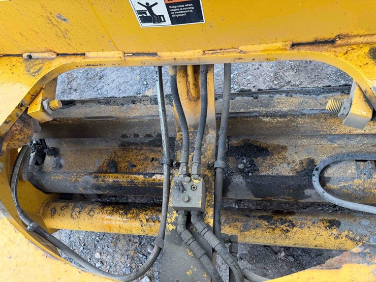 2005-volvo-g710b-image-22