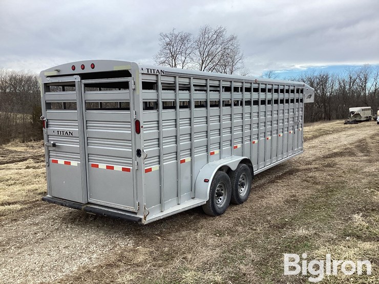 2016-titan-trailer-image-5