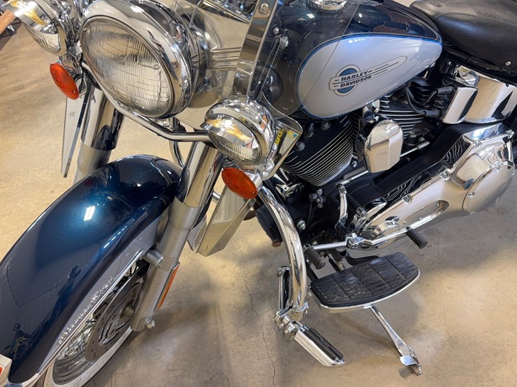 2002-harley-davidson-motorcycle-image-16