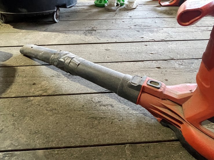 #7203-•-(2)-leaf-blowers-image-22