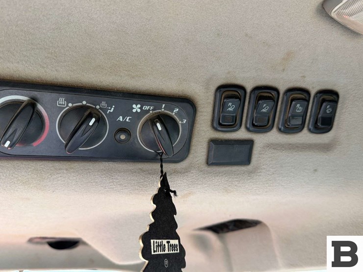 2016-kubota-m8540hd-image-27