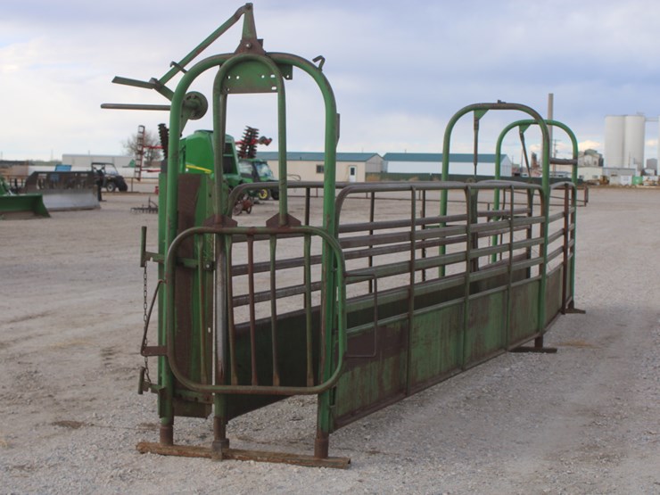 #2056-•-powder-river-24ft-adjustable-alley-with-guillotine-gate-image-3