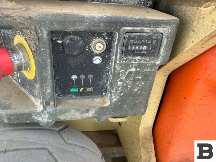 2011-jlg-1930es-image-13