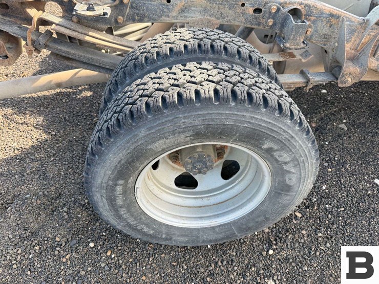 2015-chevrolet-silverado-3500-image-21