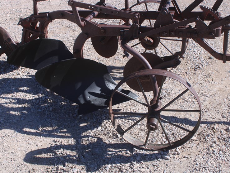 #2051-•-oliver-no.-100-two-bottom-plow-image-8