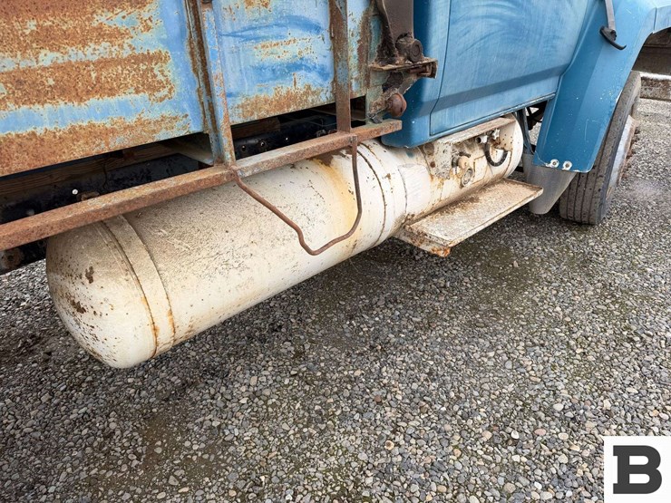 1990-ford-f700-image-24