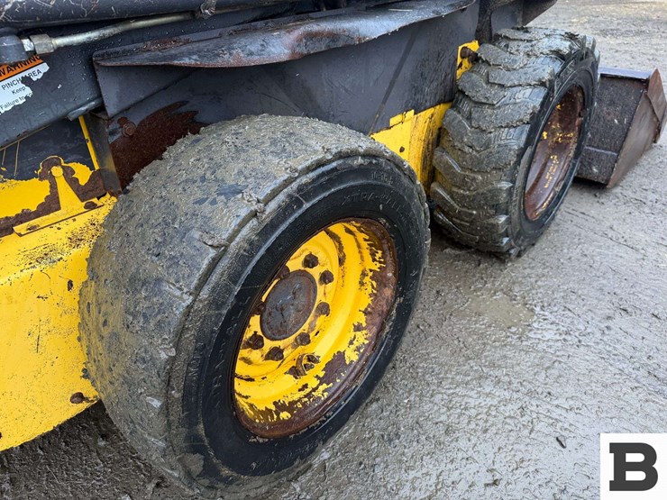 new-holland-l175-image-19