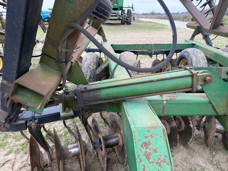 john-deere-25-image-52