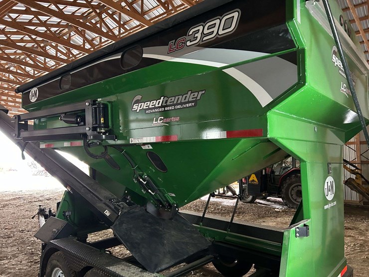 2017-j&m-lc390-image-5