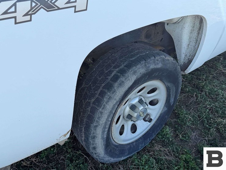 2012-chevrolet-silverado-1500-image-17