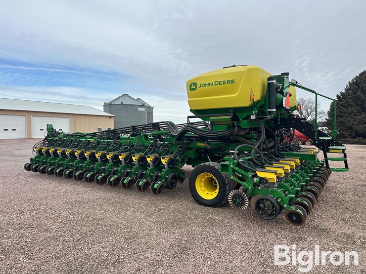 2024-john-deere-db60-image-7