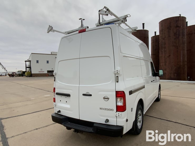 2017-nissan-nv2500-image-19