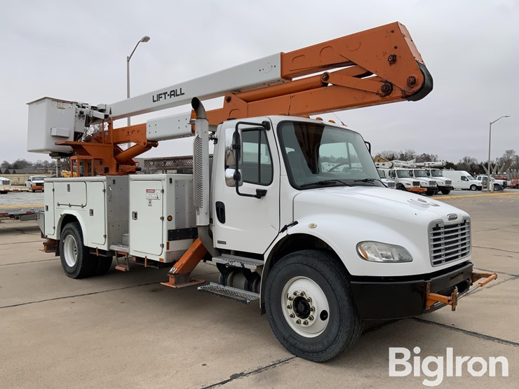 2006-freightliner-m2-106-image-3