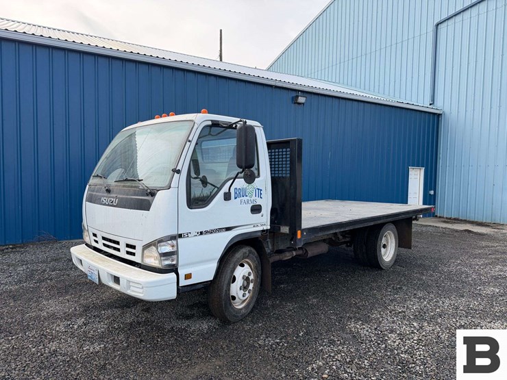 2007-isuzu-npr-image-3