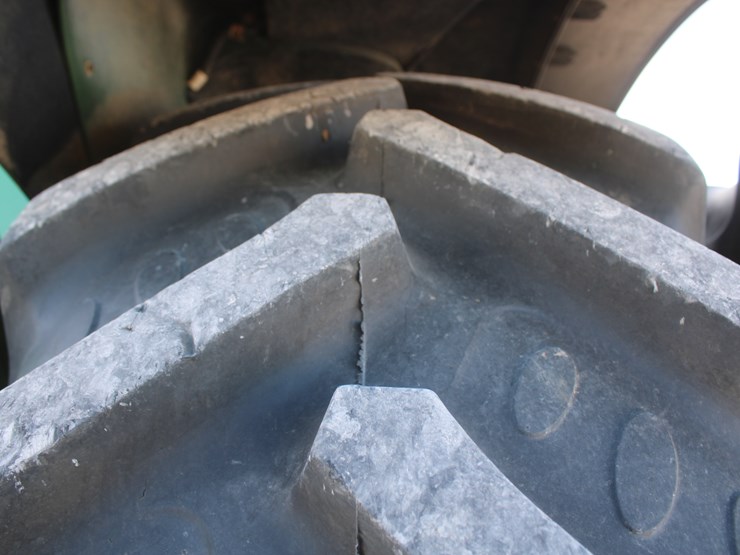 john-deere-8285r-image-33