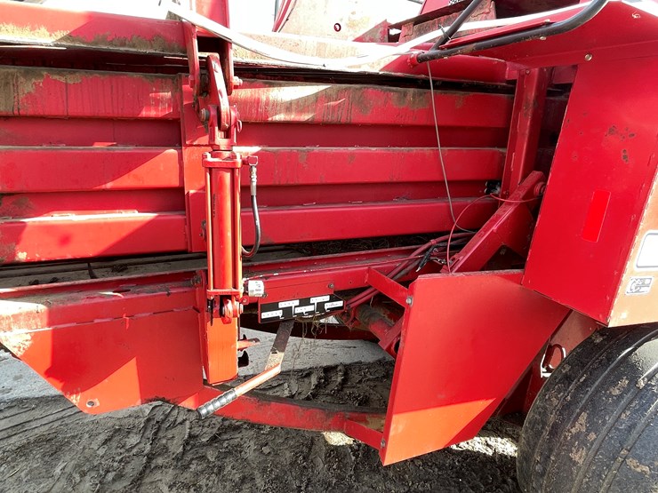 #3200-•-case-8575-square-baler-image-28