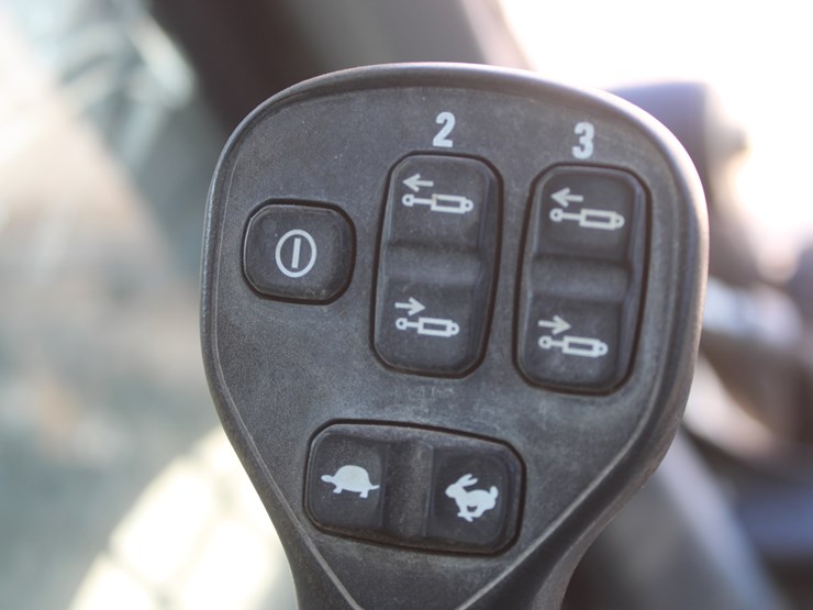 2021-new-holland-c327-image-29