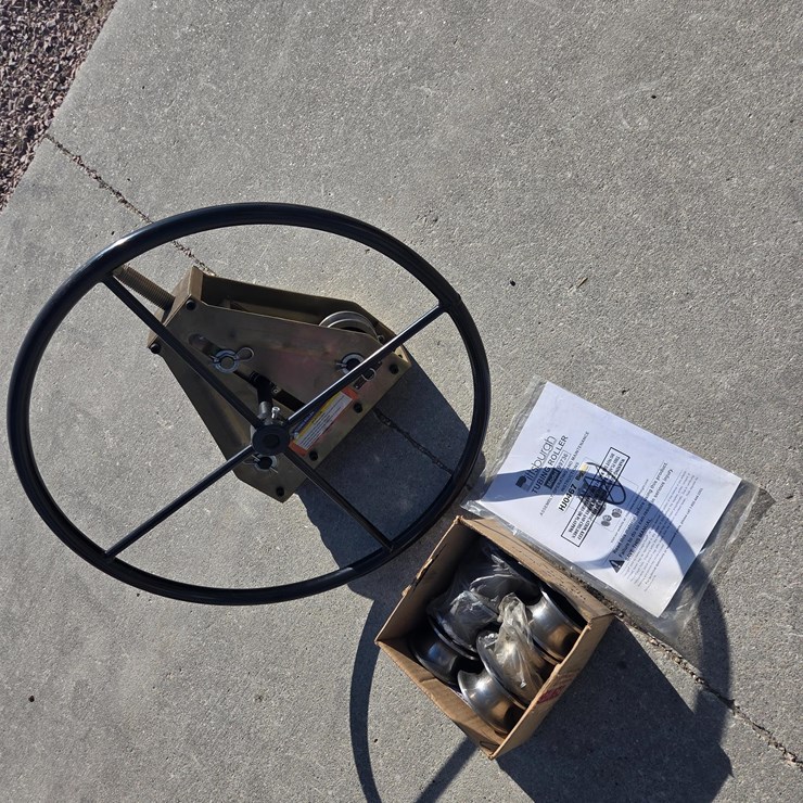 Pittsburgh 99736 Tubing Roller