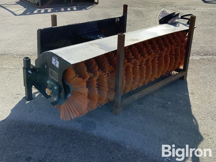 2025-massey-ferguson-730-image-3